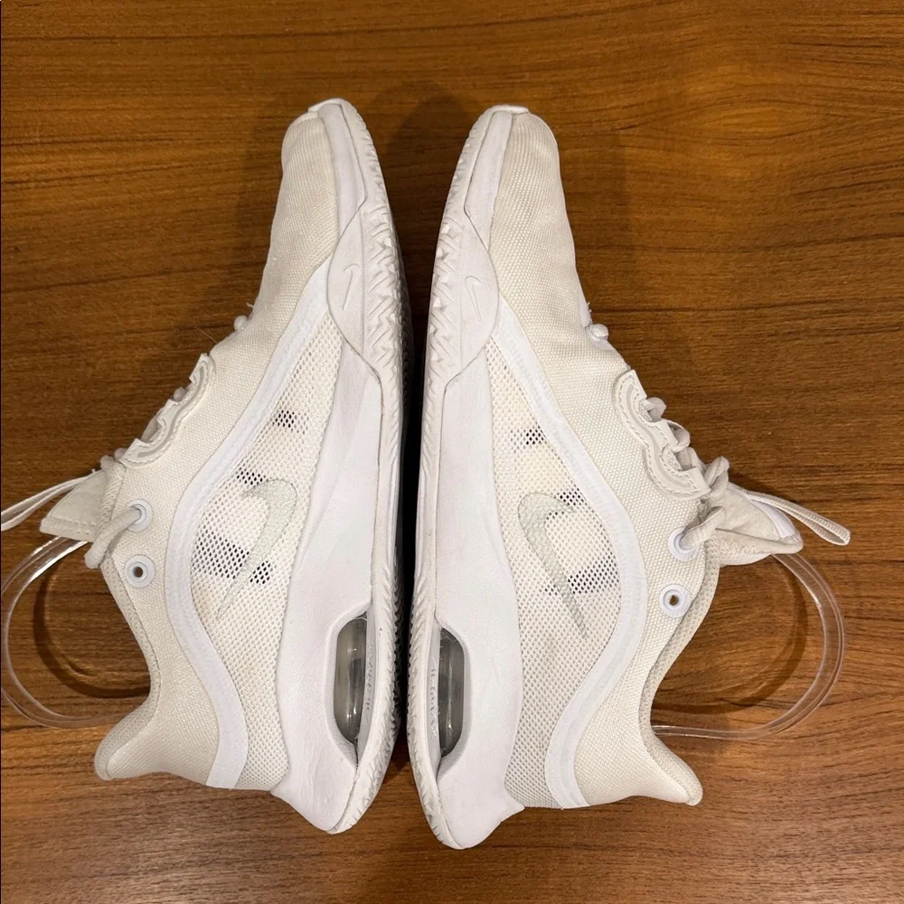 Nike Air Max Volley Sneakers Women’s 6 White Silver Volleyball Court Shoes